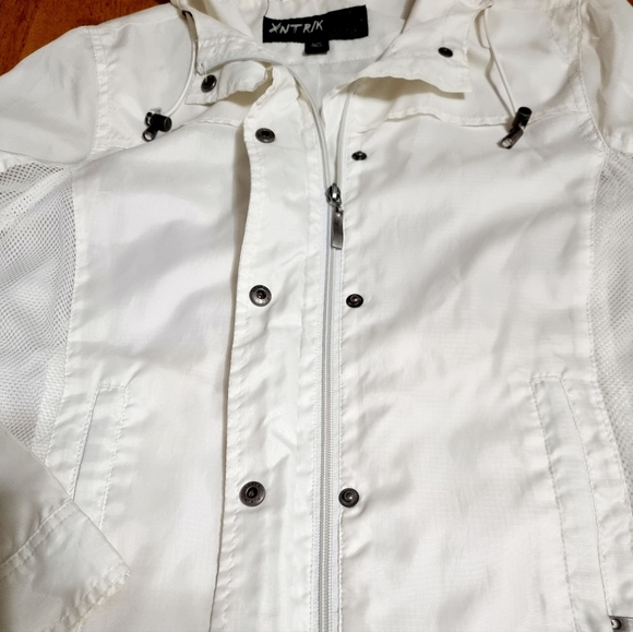 XNTRIK Lightweight Hooded Windbreaker Jacket - Picture 7 of 9